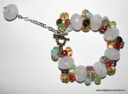 Narukvica od perli i kristalića ručna izrada unikat 9739