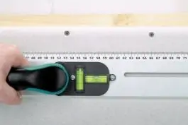 Vođica za rezanje gipsanih ploča od aluminijuma, sa dvokomponentnim držačem i uglomerom WOLFCRAFT