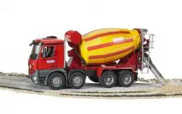 Kamion Mercedes Benz Arocs mešalica BRUDER