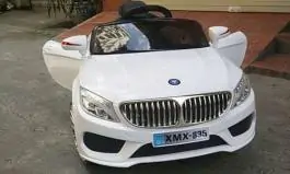 Auto za decu na akumulator BMW 226 beli