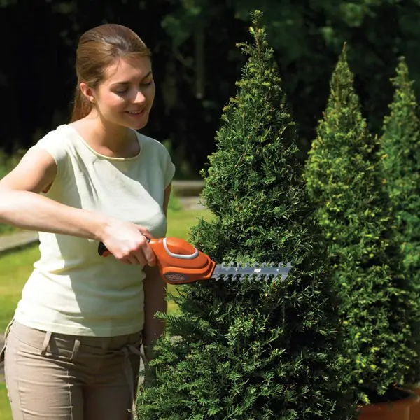 Black+Decker akumulatorske makaze za travu i ogradu GSBD700