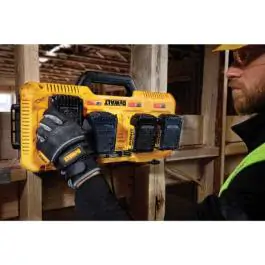 DeWalt DCB104 višeportni simultani brzi punjač