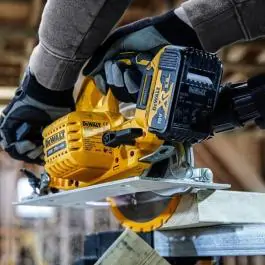 DeWalt DCS570N Akumulatorska ručna testera, bez baterije i punjača