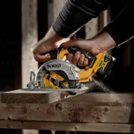 DeWalt DCS512N Akumulatorski cirkular 140mm Solo