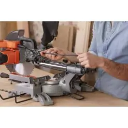 Black&Decker BES700 Stacionarna potezna kružna testera, 216mm 1600W