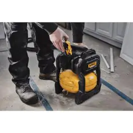 DeWalt Aku kompresor 18V 9.7 bar Solo