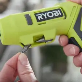 Kompaktni bežični okretni odvijač USB Lithium™ 4V (2,0 Ah) – RYOBI RSDP4-120G