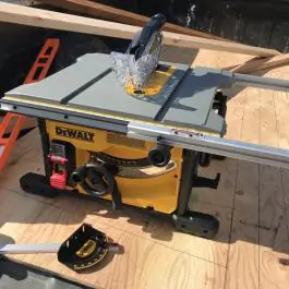 DeWalt DWE7485 stona testera- stoni cirkular 1850W 210mm