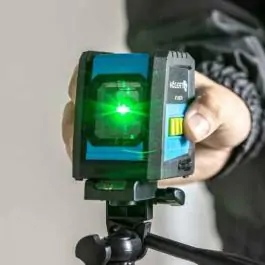 Laserski nivelator sa zelenim zrakom Hogert HT4M074