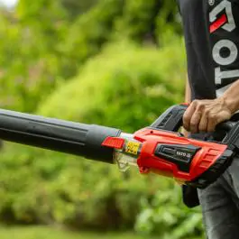 YATO duvač lišća 18 Volti 4 Ah baterija i punjač YT85176