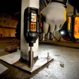 CAT DX7030 akumulatorski udarni zavrtač 18V 215 Nm set sa 2 baterije