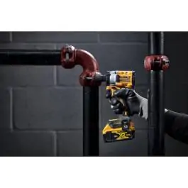 DeWalt DCF921NT aku udarni odvijač 18V, 450 Nm, kompaktan, bez baterije, u koferu