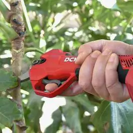 DCK KDYD35SAM akumulatorske makaze za orezivanje, sa 2x2.0Ah baterije i punjačem, 20V