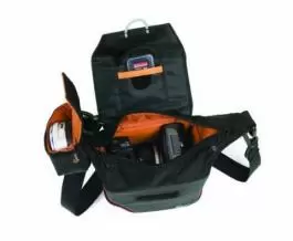 Torba za fotoaparat Compact Courier 70 crna LOWEPRO